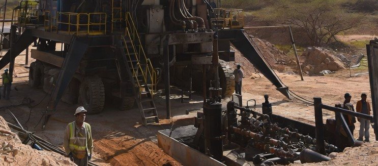 Pakistan’s First Horizontal Oil Well Boosts Local Production OGDC drilling Pakistan’s first horizontal oil well in Hyderabad, Sindh