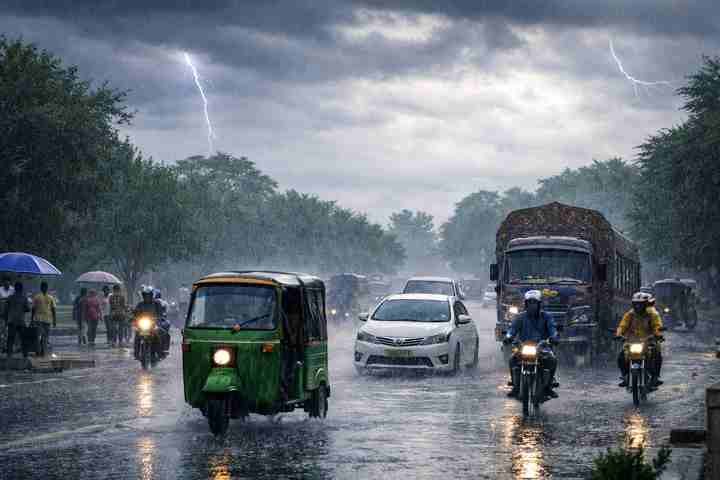 Rain Forecast Pakistan Till March 31 Heavy rain in Pakistan with dark clouds lightning trees and traffic