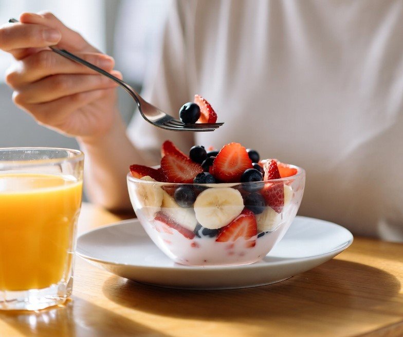 Person eating a healthy meal in the morning to show the weight loss secret