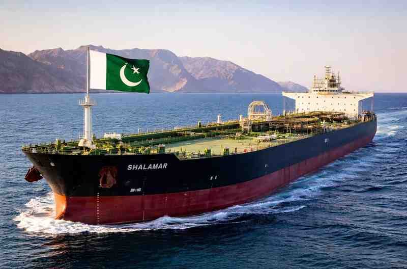 Pakistani oil vessel Shalamar sailing through Strait of Hormuz carrying crude oil