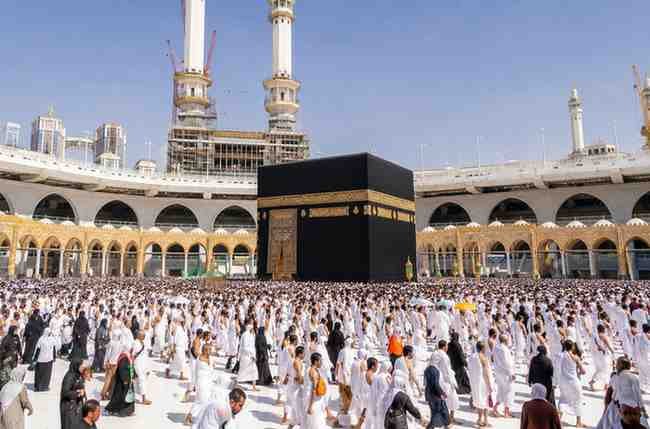 860,000 Hajj Pilgrims Arrive in Saudi Arabia Hajj pilgrims arriving in Saudi Arabia near the holy sites in Makkah during Hajj season