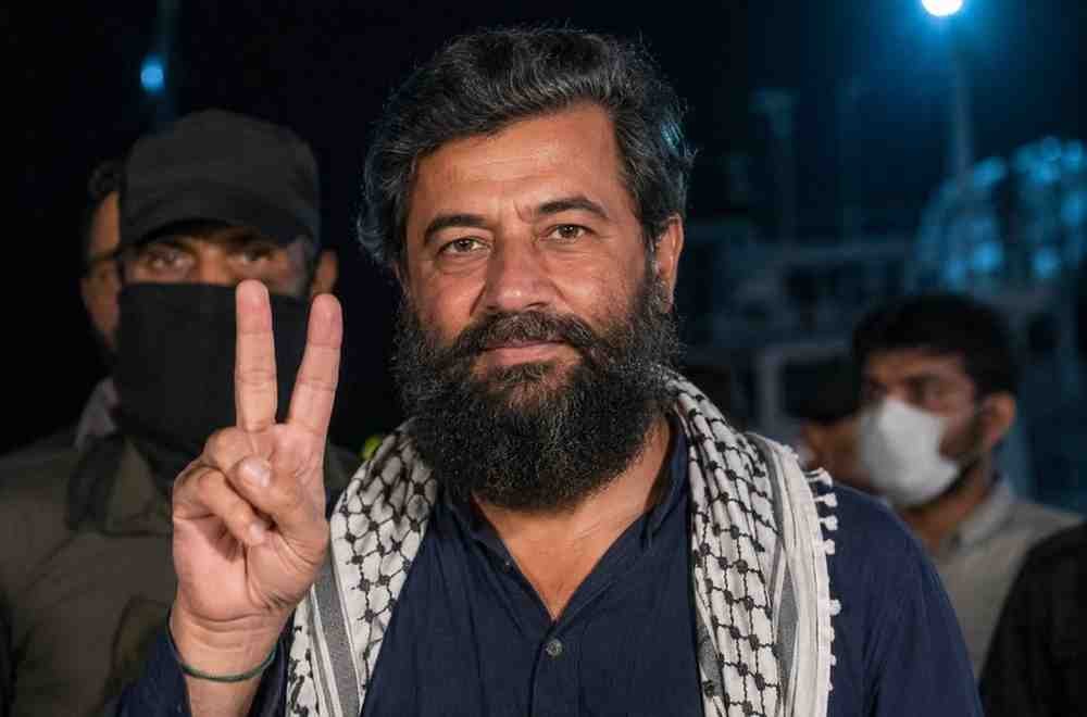 Saad Edhi showing a peace sign after release from Israeli detention linked to the Global Sumud Flotilla mission.