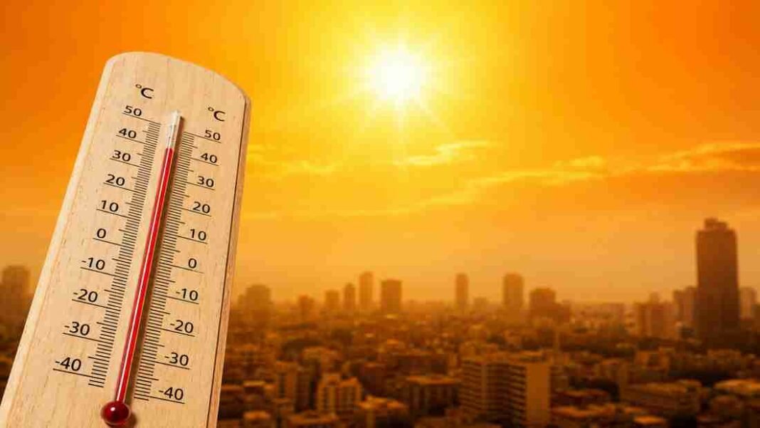 Extreme heatwave conditions in Sindh with rising temperatures under bright sunlight