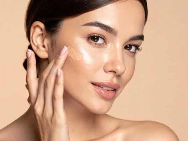 Young woman applying skincare to prevent wrinkles after 25