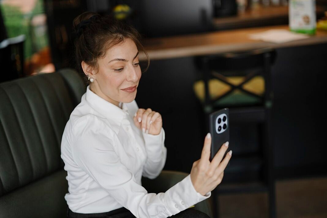 How to Use Your Phone as a Webcam (Sharper Video Calls for Free) Smartphone mounted on a tripod being used for video call