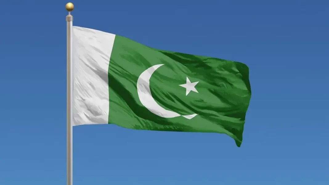 Article 5 of the Constitution of Pakistan: What Loyalty to the State Means National flag of Pakistan waving against a blue sky
