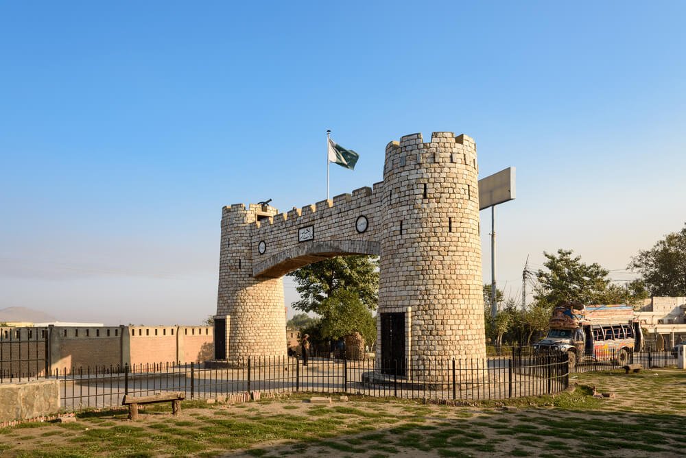 Bab-E-Khyber Khyber Gate: Why You Should Visit & When to Go | Explore Pakistan