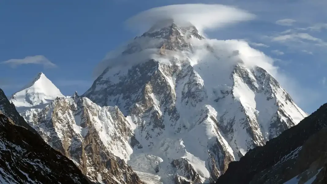 Why Is Pakistan Famous? 10 Reasons the World Notices The Baltoro Glacier winding between Karakoram peaks in northern Pakistan