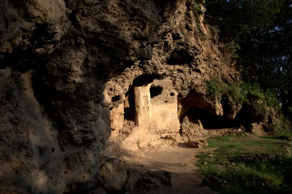 Baoli Mosque: Why You Should Visit & When to Go | Explore Pakistan