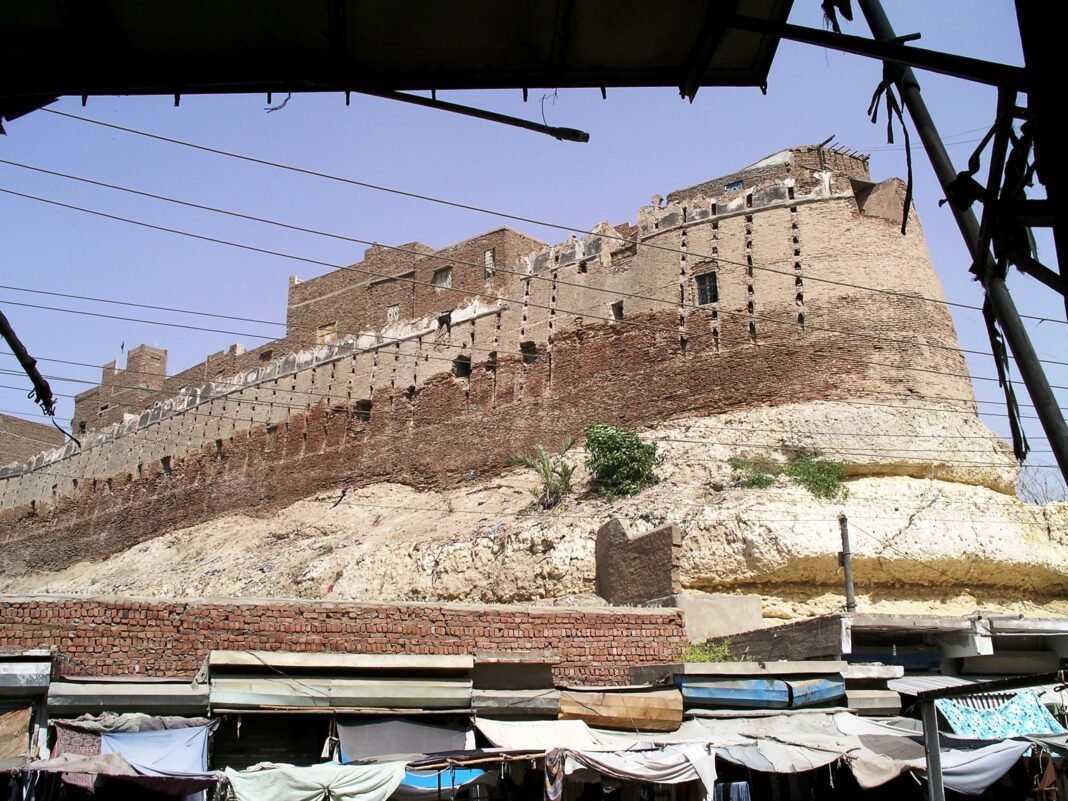 Boundary Wall Of Pucca Fort: Why You Should Visit & When to Go | Explore Pakistan Boundary Wall Of Pucca Fort: Why You Should Visit & When to Go | Explore Pakistan
