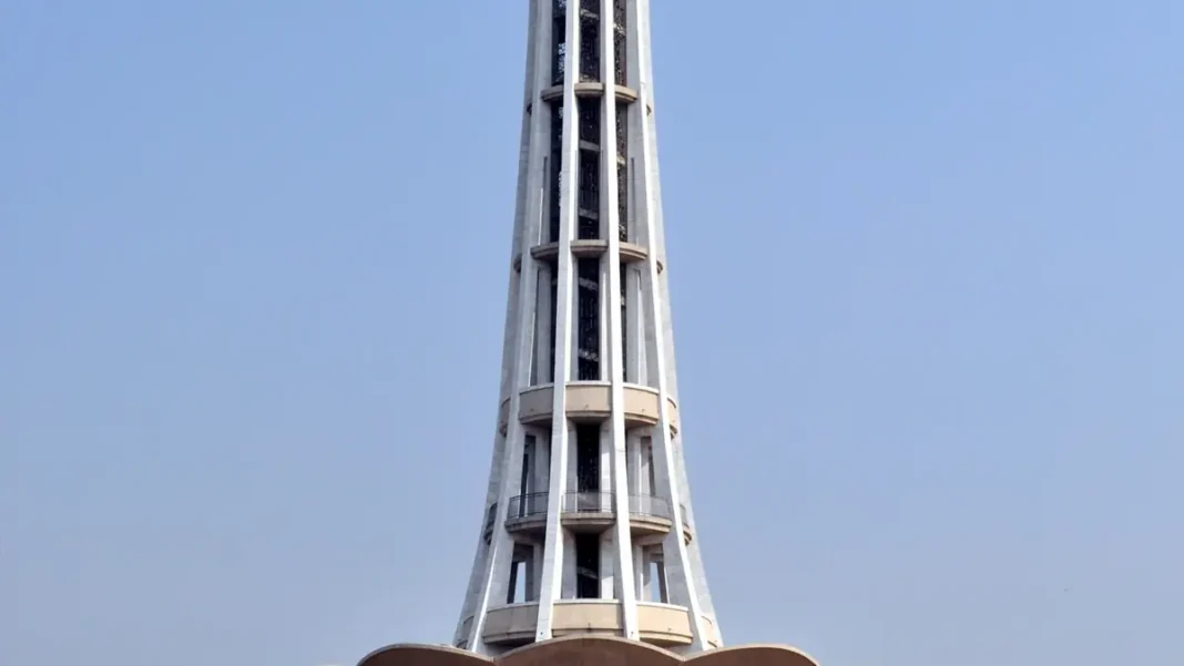 Factors Leading to the Creation of Pakistan: The 7 Forces That Made It Happen Minar-e-Pakistan monument in Lahore, site of the 1940 Lahore Resolution