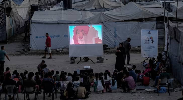 Gaza Children Watch The Lion King Among Rubble in Heartbreaking Scene Gaza Children Watch The Lion King Among Rubble in Heartbreaking Scene