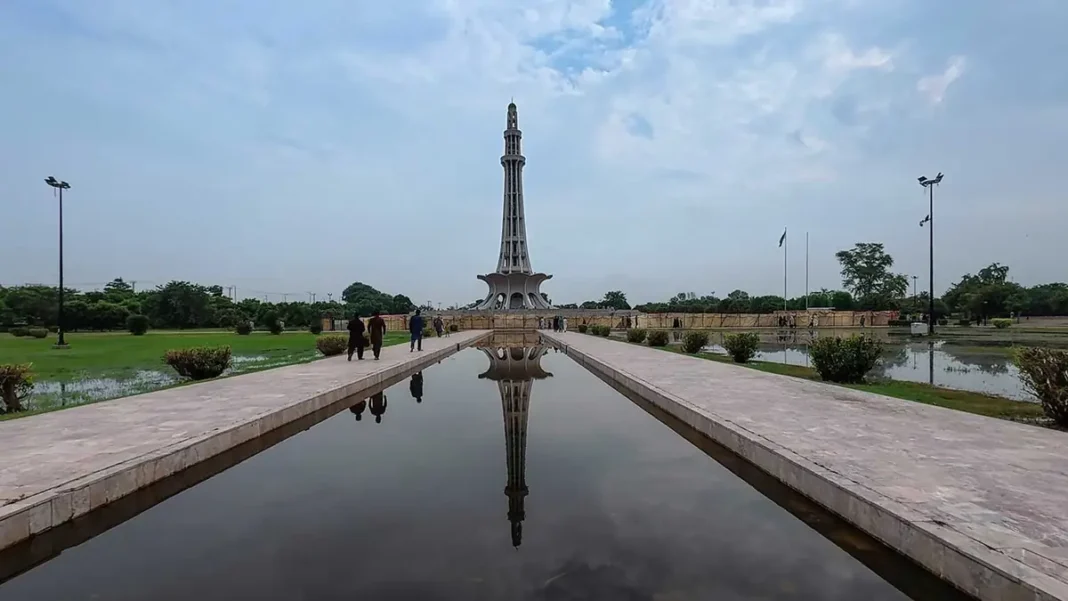 Great Leaders of Pakistan: 10 Figures Who Shaped the Nation Minar-e-Pakistan monument in Lahore at night