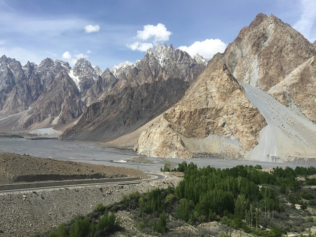 Gulmit: Why You Should Visit & When to Go | Explore Pakistan Gulmit: Why You Should Visit & When to Go | Explore Pakistan