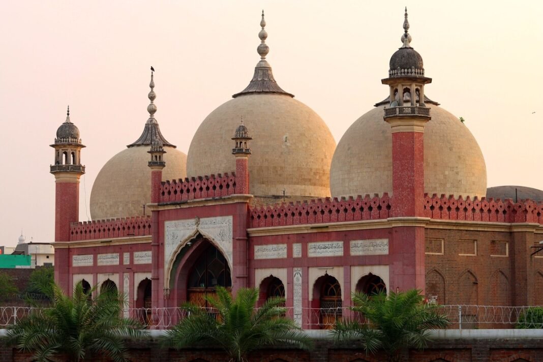 Gurdwara Chhevin Patshahi, Buzurgwal: Why You Should Visit & When to Go | Explore Pakistan