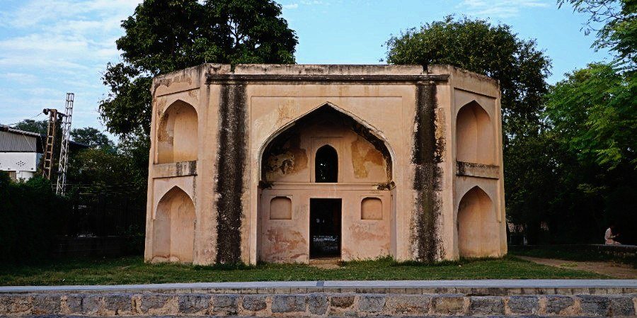Hakim’s Tomb: Why You Should Visit & When to Go | Explore Pakistan Hakim’s Tomb: Why You Should Visit & When to Go | Explore Pakistan