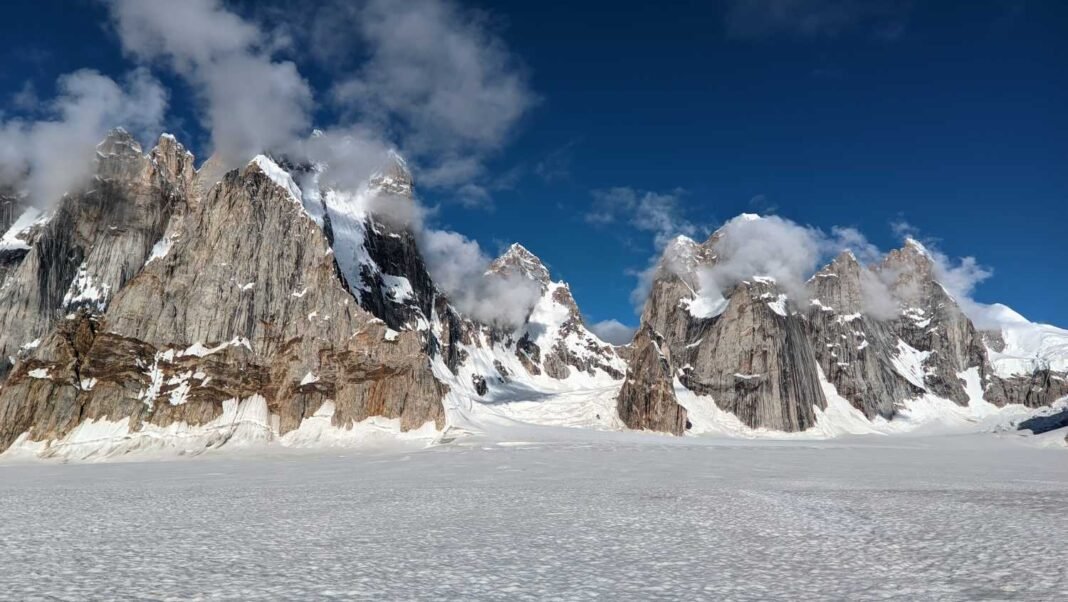 Hispar La: Where Glaciers Collide Hispar La: Where Glaciers Collide