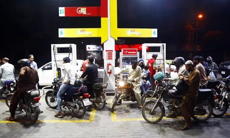 Petrol Up Rs1.19 to Rs394.83 as Diesel Falls Rs1.91 in Latest Revision Motorcyclists queue for fuel at a petrol pump in Karachi as the petrol price in Pakistan rises Rs1.19 to Rs394.83 per litre in the latest revision