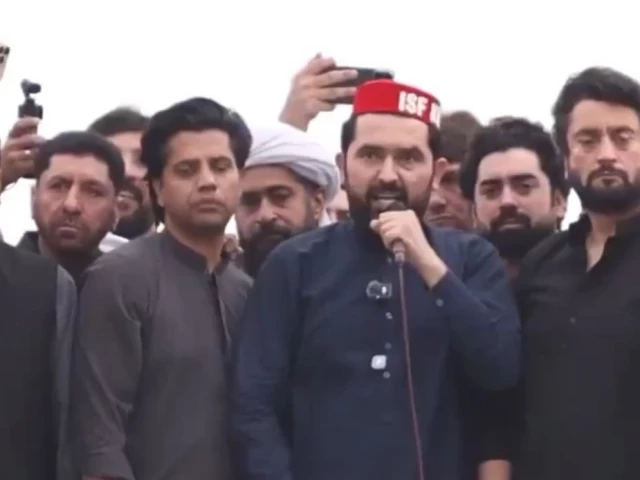 PTI Long March Changes Route, Heads to Khyber First, Afridi Says K-P Chief Minister Sohail Afridi addressing PTI long march participants at University Chowk in Kohat after announcing the march will head to Khyber first