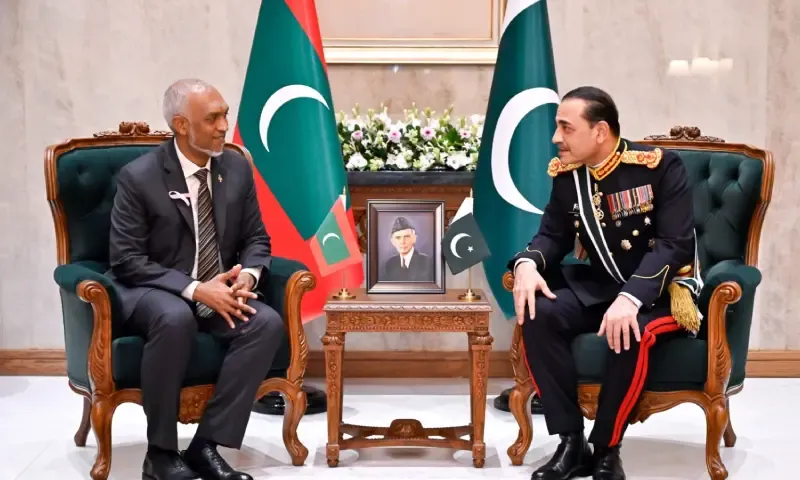 Muizzu, Munir Discuss Defence Cooperation During Maldives President’s Islamabad Visit Field Marshal Asim Munir with Maldivian President Mohamed Muizzu; the Muizzu Munir meeting in Islamabad focused on defence cooperation