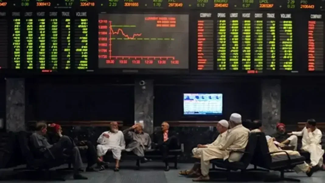 KSE-100 index climbs 769 points to 166,186 as PSX tests key resistance Traders at the Pakistan Stock Exchange; KSE-100 index nears 167,000 resistance