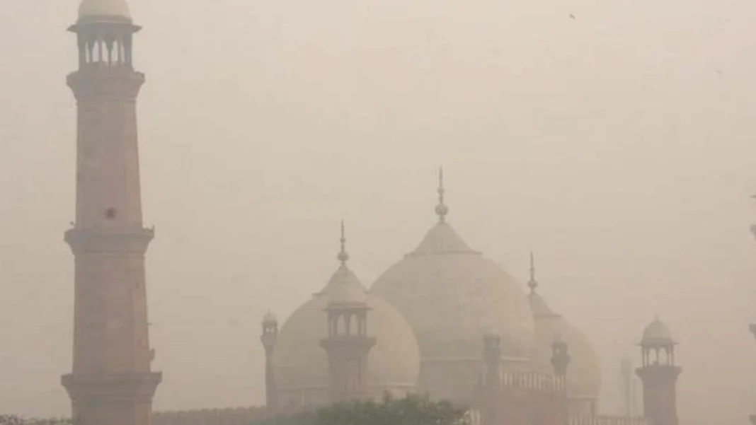 Lahore Smog Returns as AQI Climbs Again Lahore Smog Returns as AQI Climbs Again