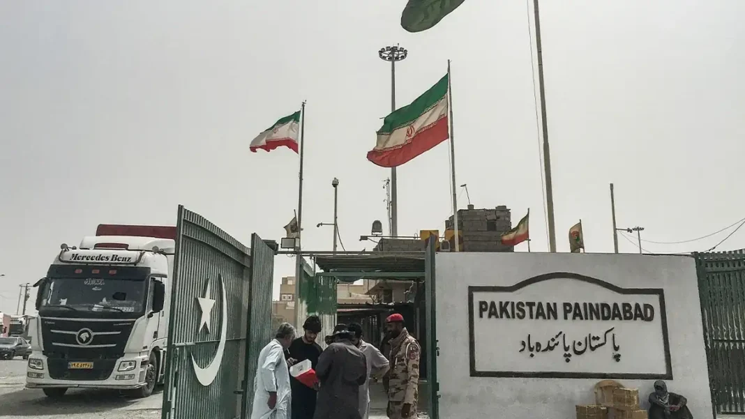 Al-Sheeb Border Crossing Closed to Pakistani Zaireen