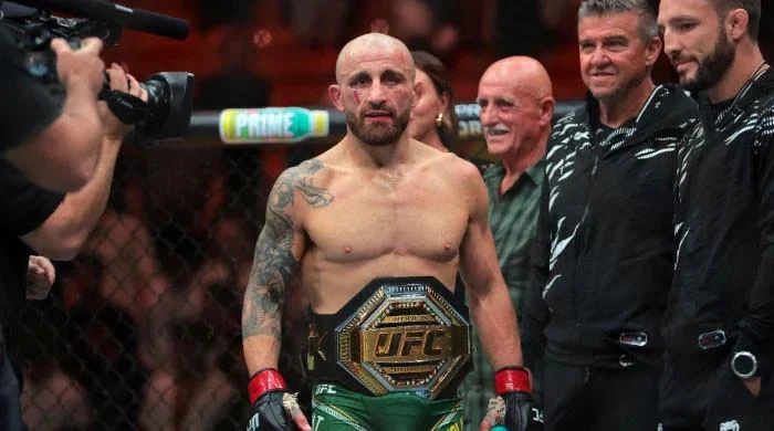 Volkanovski Pitches Double-Retirement Superfight Against Gaethje Alexander Volkanovski holding the UFC featherweight title belt ahead of the proposed Volkanovski vs Gaethje superfight