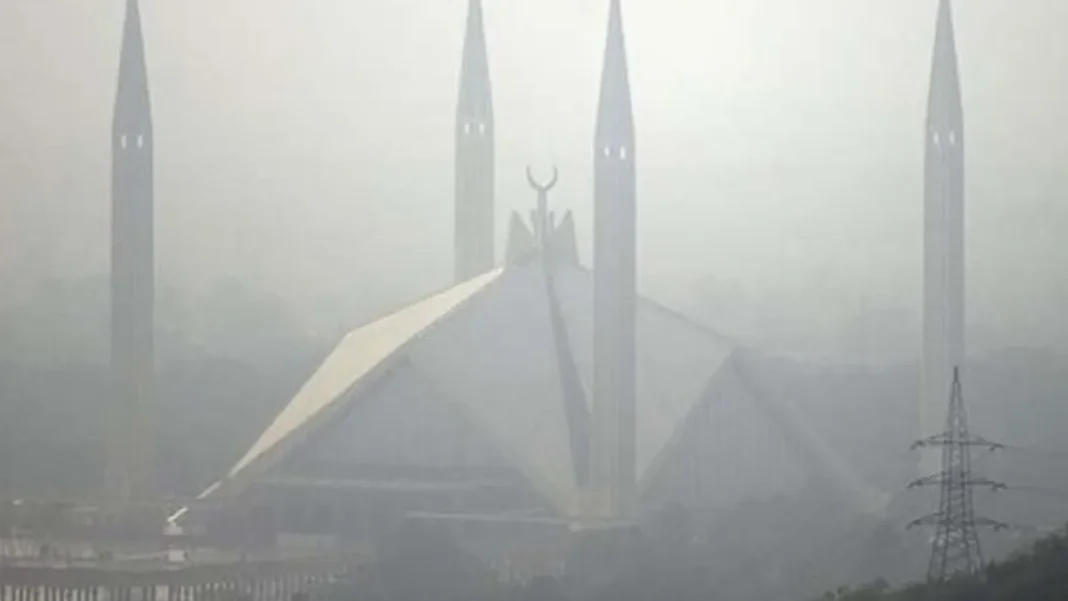 Twin Cities Brace for Smog as Air Quality Turns Hazardous Across Punjab