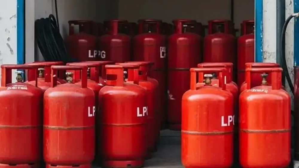 LPG Crisis Deepens as OGRA Delays Crackdown on Profiteers Red LPG cylinders at a shop during the LPG price crisis in Pakistan