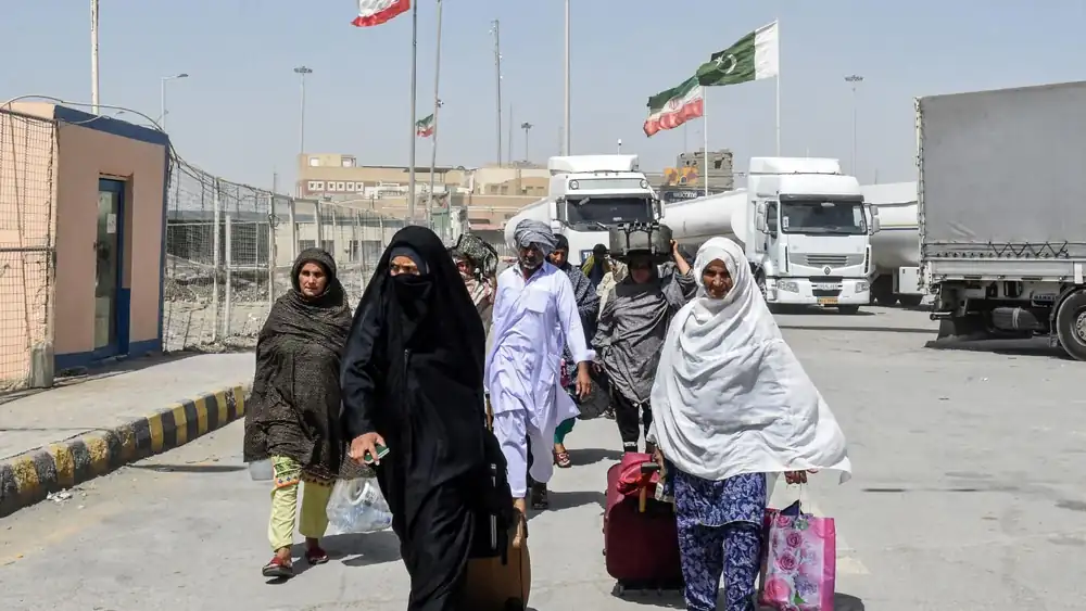 Pakistan Tells Zaireen to Verify Iran-Iraq Flights Before Travel