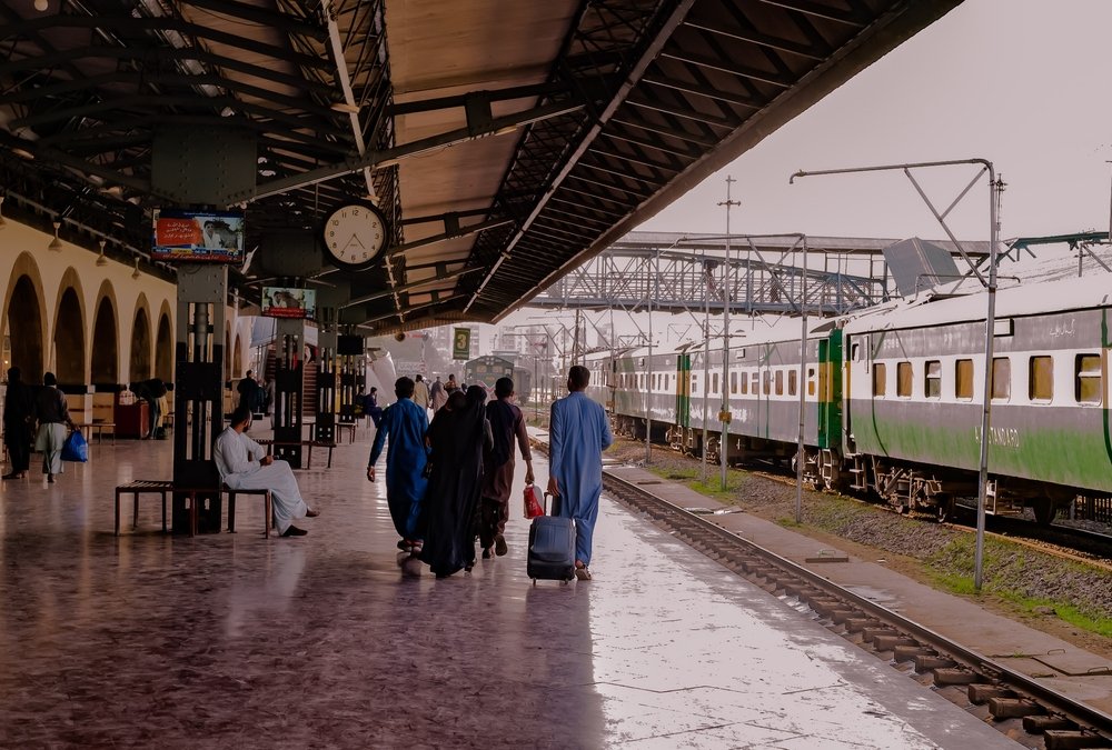 Pakistan Railways to Outsource 13 Passenger Trains by December 31
