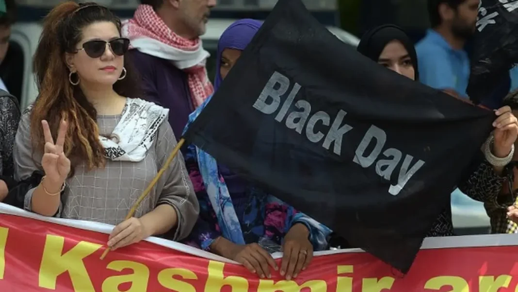 Sindh Marks Kashmir Black Day With Rallies Today Protesters mark Kashmir Black Day with a black flag