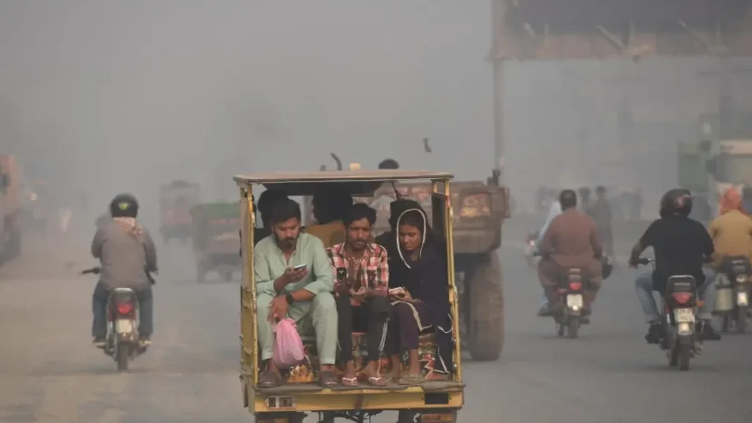 Lahore Smoke-Emitting Vehicles Fined in October