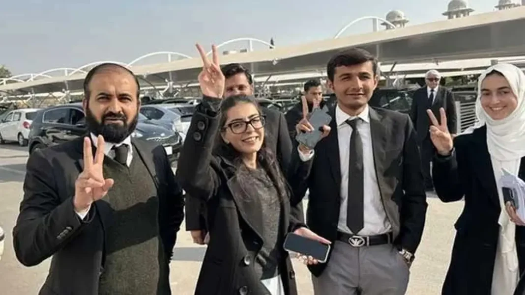 UK, US academics demand immediate release of Imaan Mazari, Hadi Chattha Imaan Hadi release - Abb Takk photo