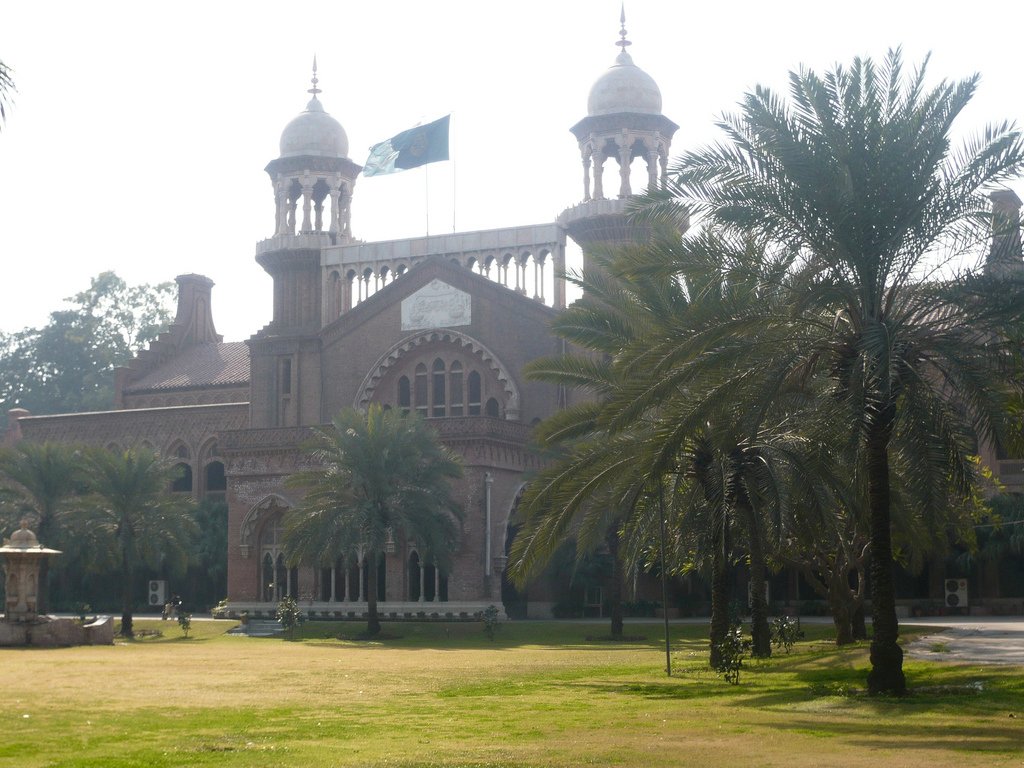 LHC: Husband’s failure to notify union council cannot block wife’s divorce Lahore High Court building following the LHC divorce ruling on union council notice