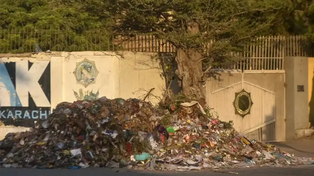Railways summons armed personnel from Sukkur, Multan amid escalating KMC feud Pakistan Railways KMC dispute: waste piled outside a railway office in Karachi