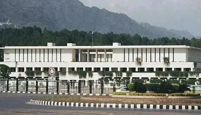 Civil servants given one week to declare foreign nationalities or face action
