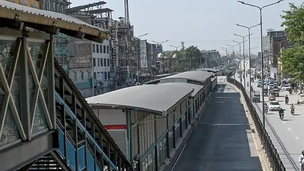 PTI’s Protest Call Against Governor’s Rule Draws Lacklustre Response in Peshawar Quiet street near a Peshawar BRT station as the PTI protest Peshawar call draws a thin response