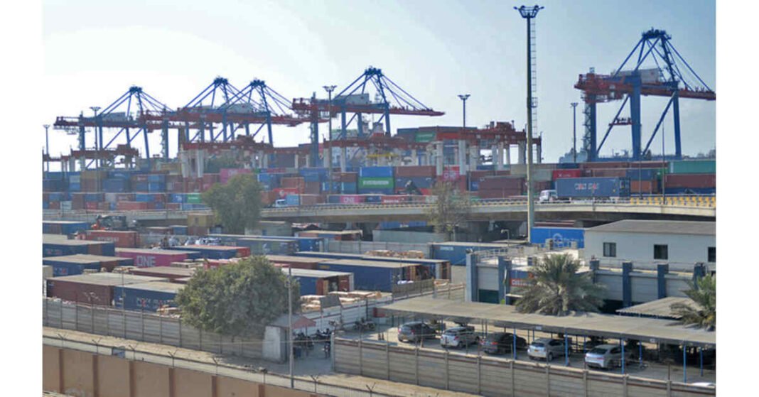 Capital blockade chokes Karachi Port as 2,000 trucks seized for Oct 4 PTI march