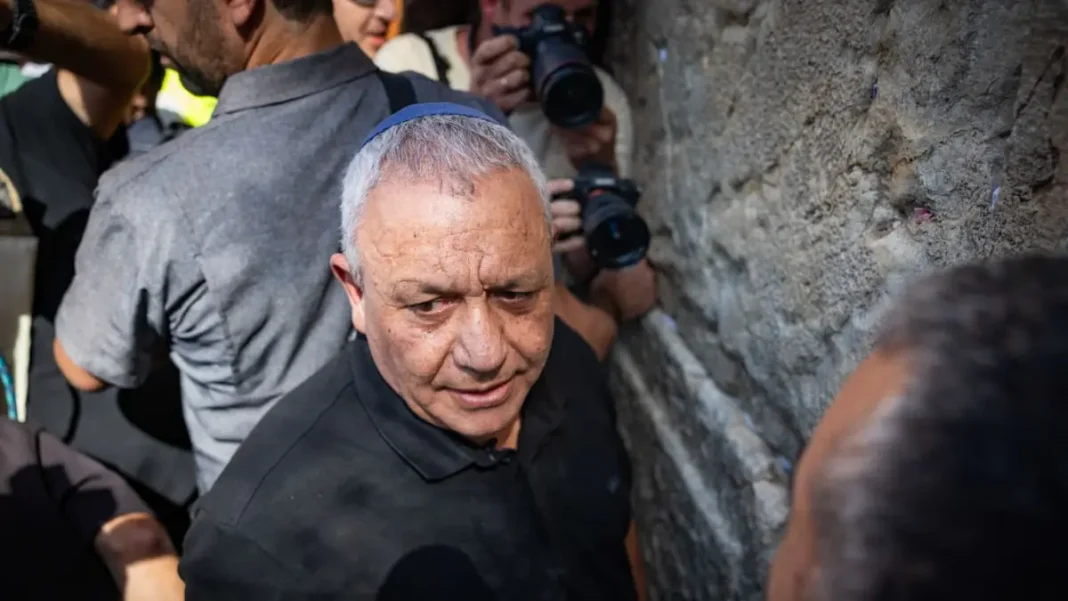 Eisenkot Calls Netanyahu Unfit to Lead Israel