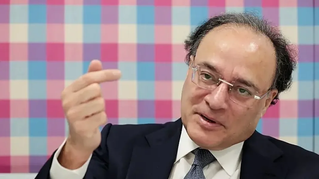 Aurangzeb Sees Growth Above 4% and Over bn From Privatisation Push