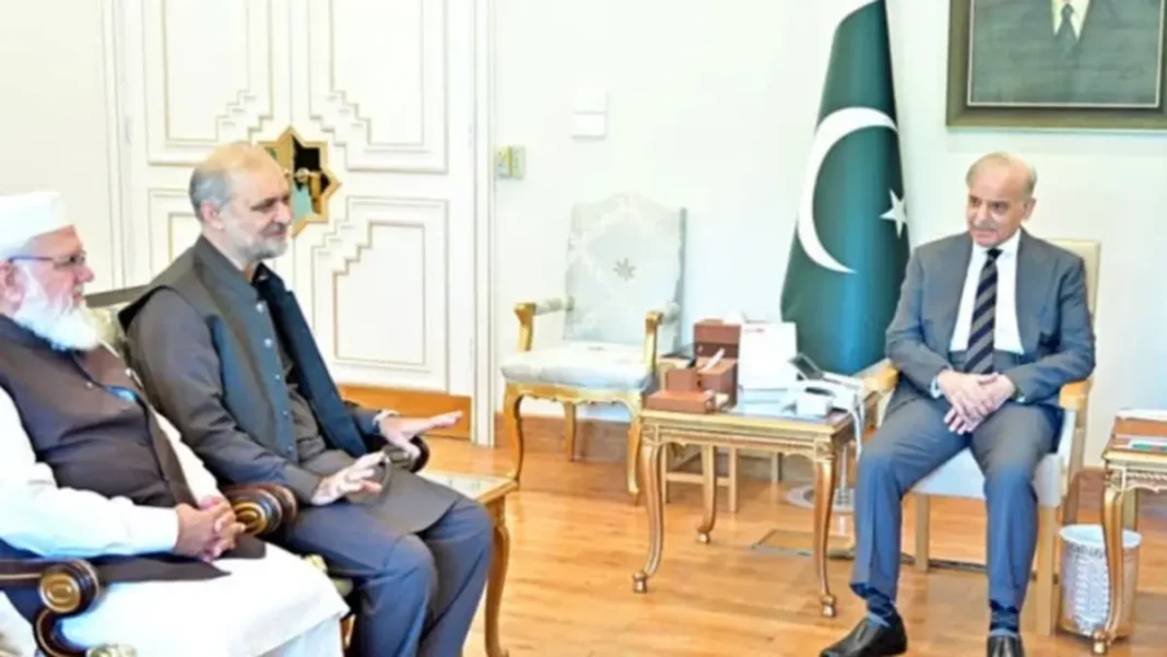 PM Shehbaz Reaches Peshawar in First Visit Since Governor’s Rule Imposed Prime Minister Shehbaz Sharif in a meeting. Shehbaz Sharif Peshawar visit story on the apex committee session.