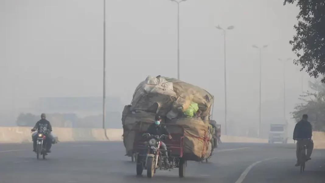 Lahore Ranked World’s Most Polluted City Traffic moving through smog on a Lahore road — Lahore most polluted city