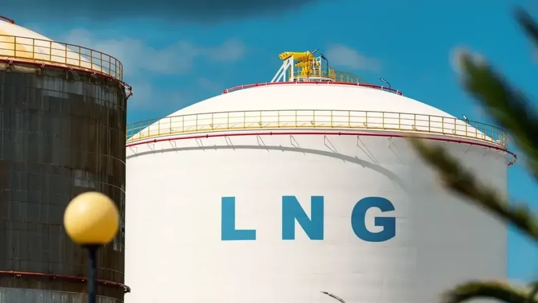 Pakistan to Pay $1.29 Billion for Winter LNG as Spot Cargoes Cost Double LNG storage tanks at a terminal. Pakistan winter LNG imports will cost about $1.29 billion this winter