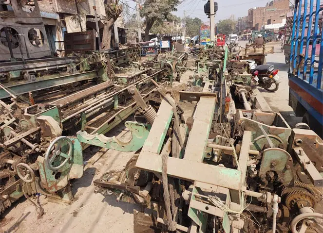 Faisalabad power loom crisis deepens as 100,000 workers lose jobs Idle power looms displayed for sale in Faisalabad amid the Faisalabad power loom crisis