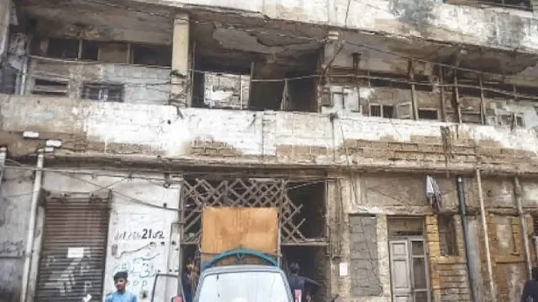 740 Karachi Dangerous Buildings Still Standing Dilapidated building in Karachi, one of the Karachi dangerous buildings still standing