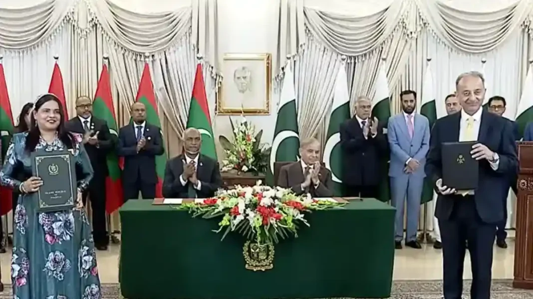 Pakistan, Maldives sign 20 MoUs, set $200m trade target in two years Pakistan Maldives MoUs: Muizzu and Shehbaz at the signing ceremony