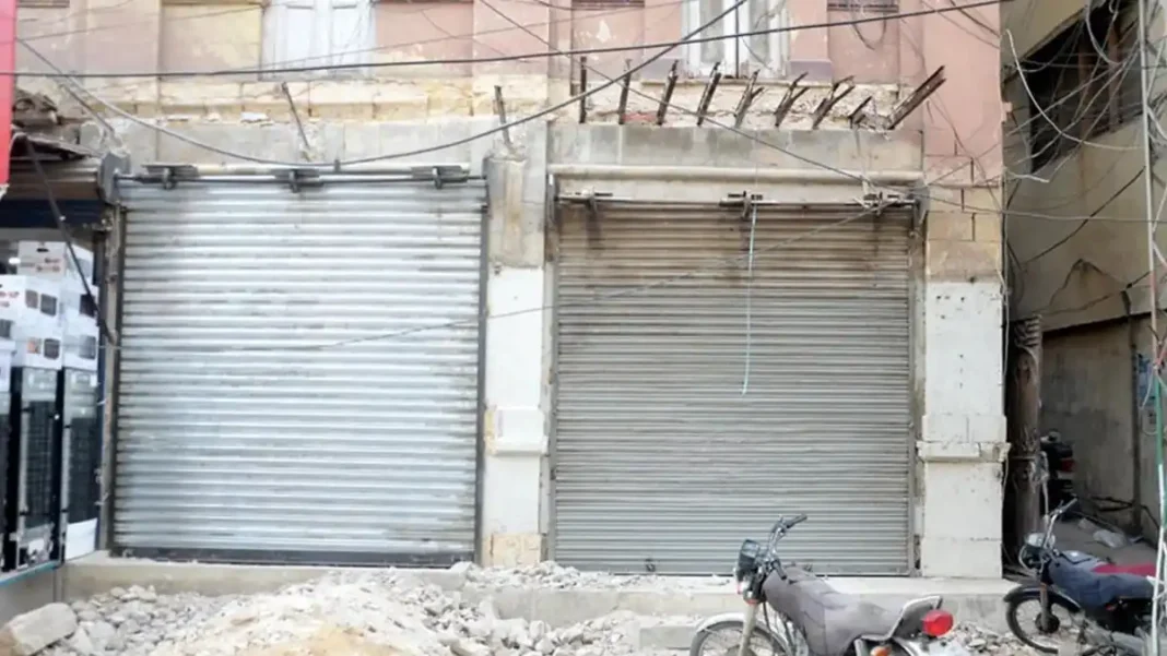 Hyderabad Stops Demolition of 1936 Building An old building in Hyderabad with shutters and rubble after partial demolition — Hyderabad historic building