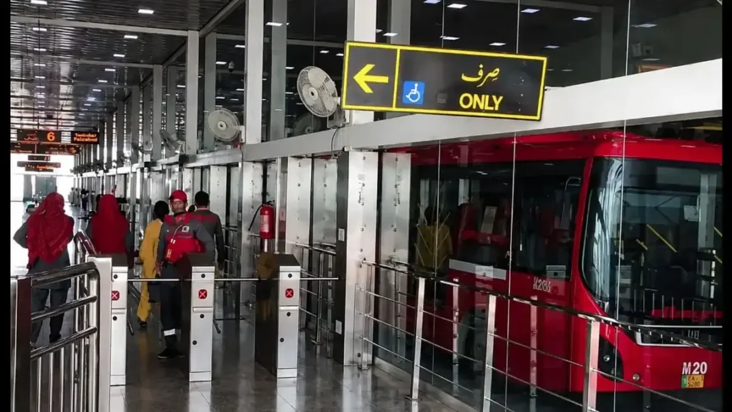 Islamabad Metro Bus Suspended Between IJP Road and Pak Secretariat; Saddar–Faizabad Still Running Islamabad metro bus suspended: a red metro bus standing at a station platform